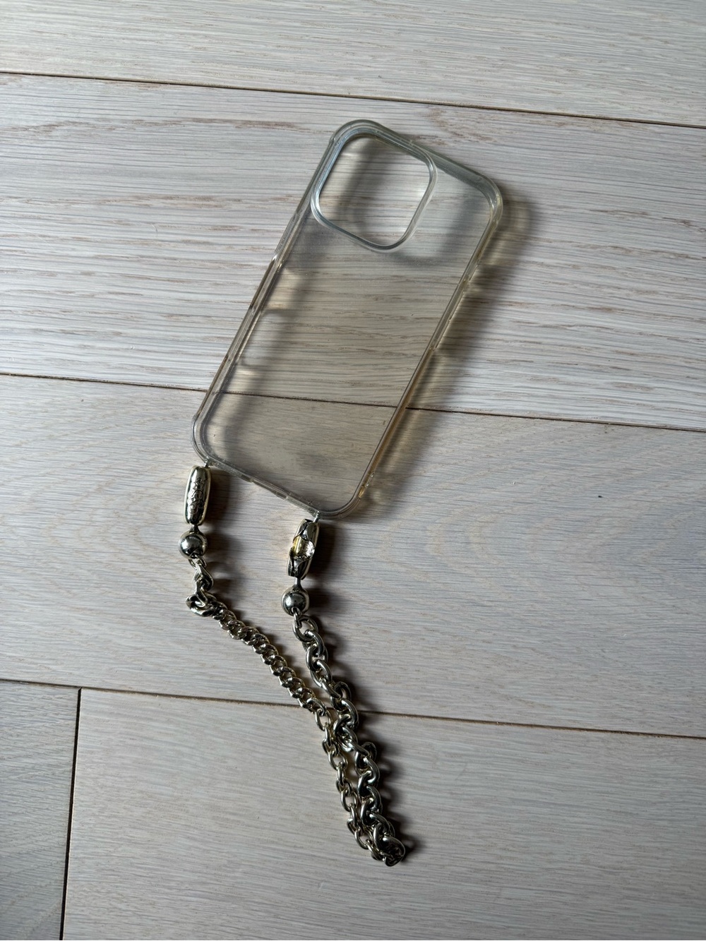 Ossa Phone Case with gold Chain Strap